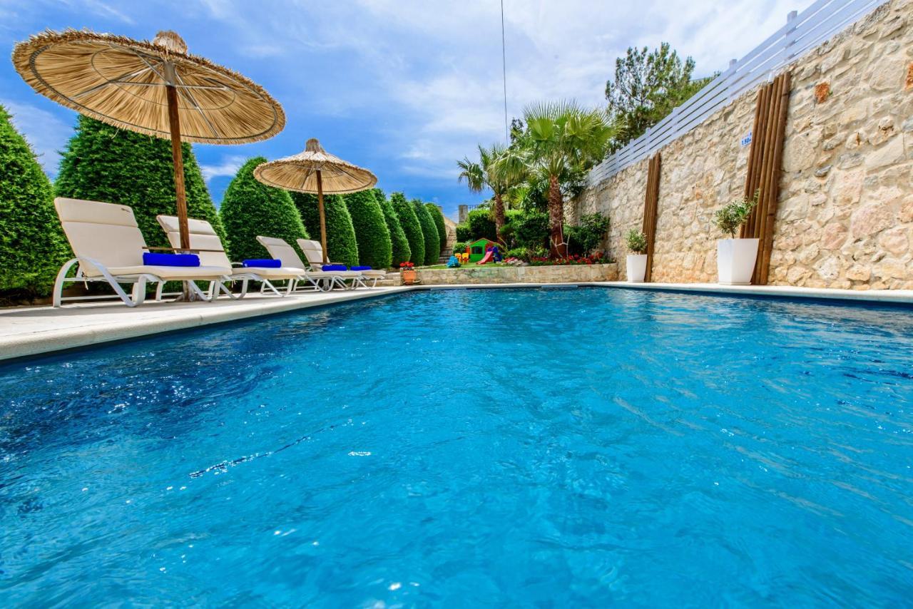 Elmyra Villa, Heated Pool & Walking To Beach, By Thinkvilla Gerani Chanion Exterior foto